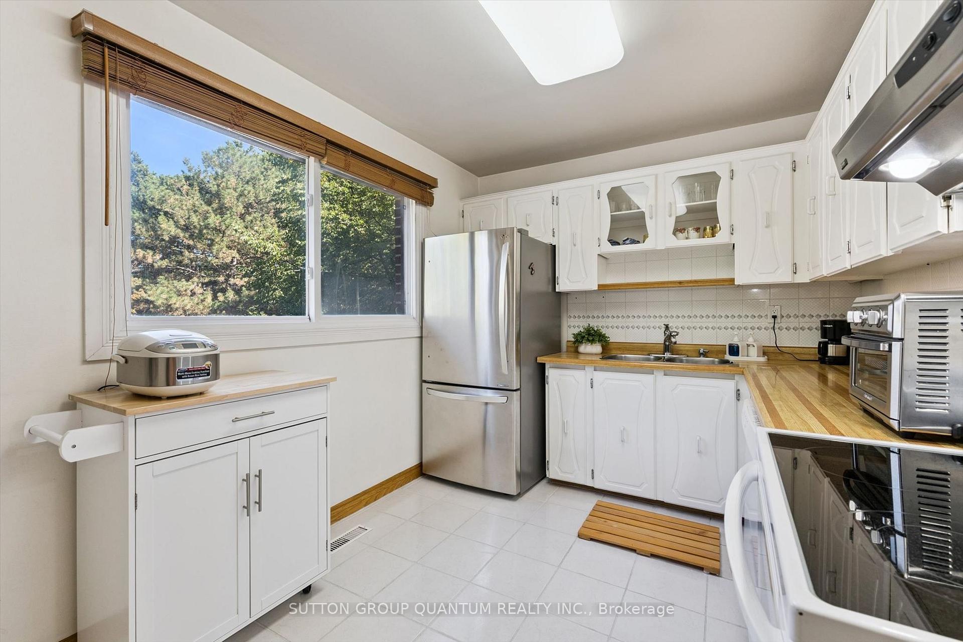 Photo 11 of Unit 32, 13 Burnt Meadoway, North York, Hillcrest Village — HOMEH