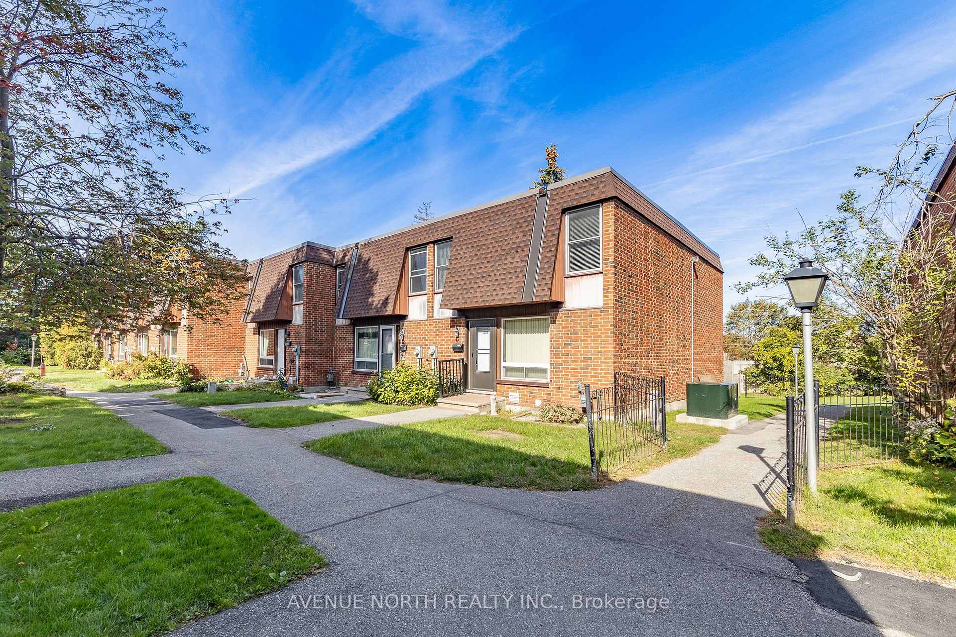 Photo 2 of Unit 239, 2270 Cotters Crescent, Ottawa, Windsor Park Village — HOMEH