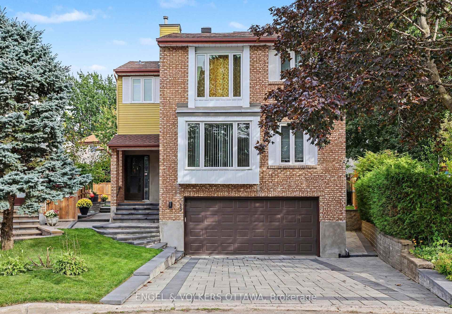 Photo 2 of 15 Archer Square, Ottawa, Hunt Club Woods — HOMEH