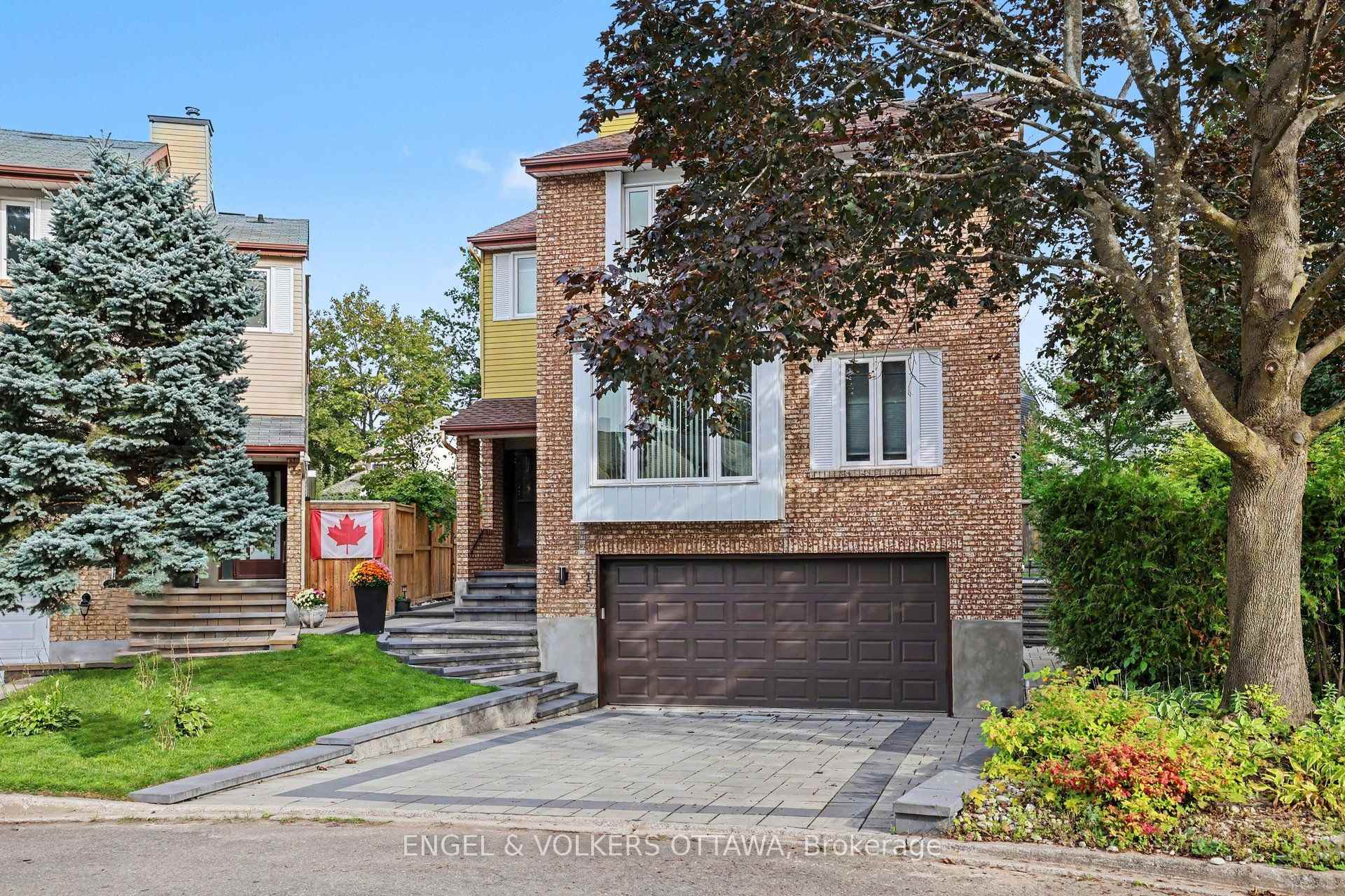 Photo 3 of 15 Archer Square, Ottawa, Hunt Club Woods — HOMEH
