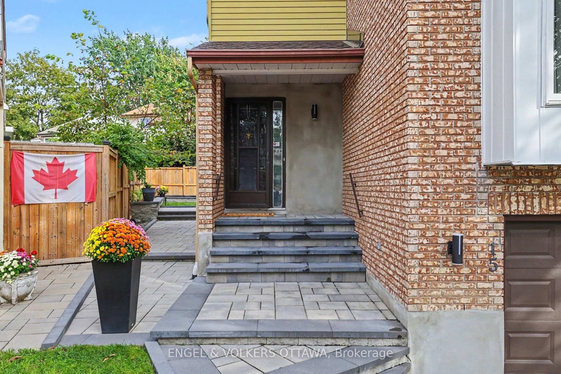 Photo 4 of 15 Archer Square, Ottawa, Hunt Club Woods — HOMEH