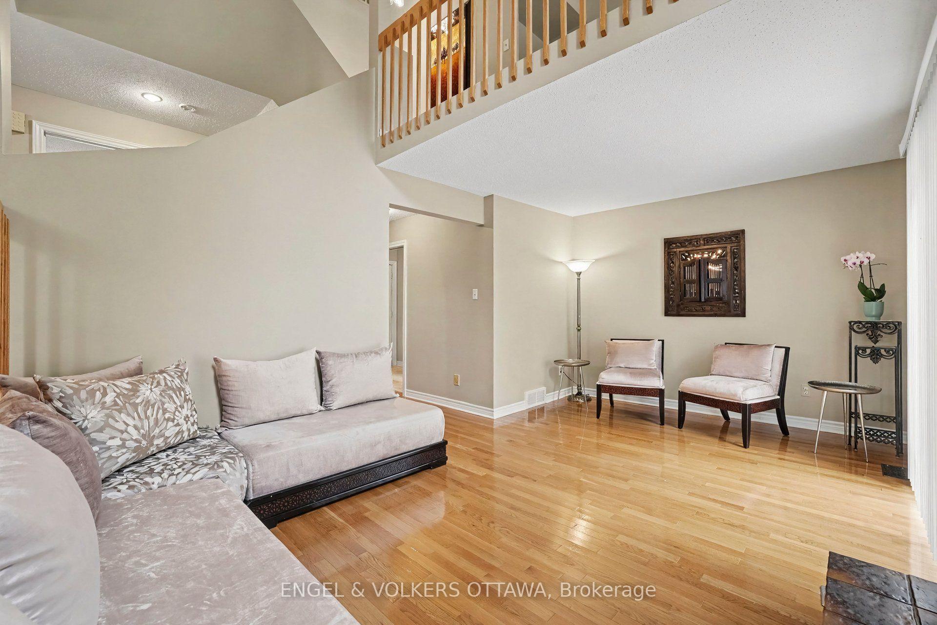 Photo 10 of 15 Archer Square, Ottawa, Hunt Club Woods — HOMEH