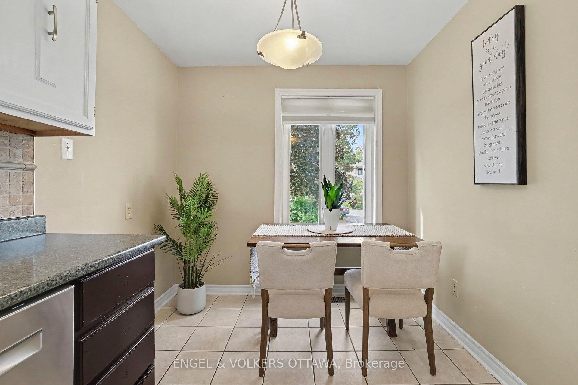 Photo 15 of 15 Archer Square, Ottawa, Hunt Club Woods — HOMEH