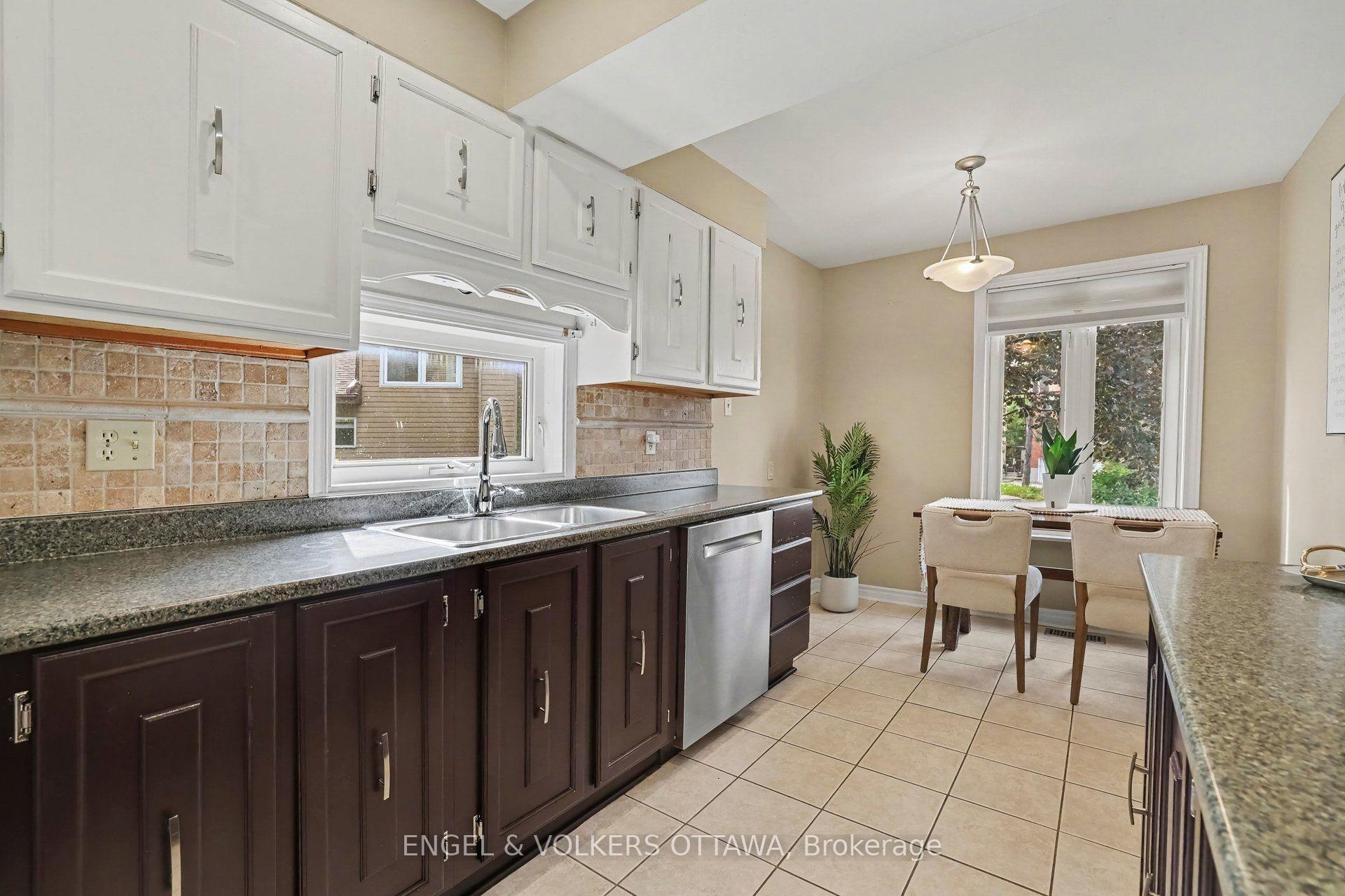 Photo 18 of 15 Archer Square, Ottawa, Hunt Club Woods — HOMEH