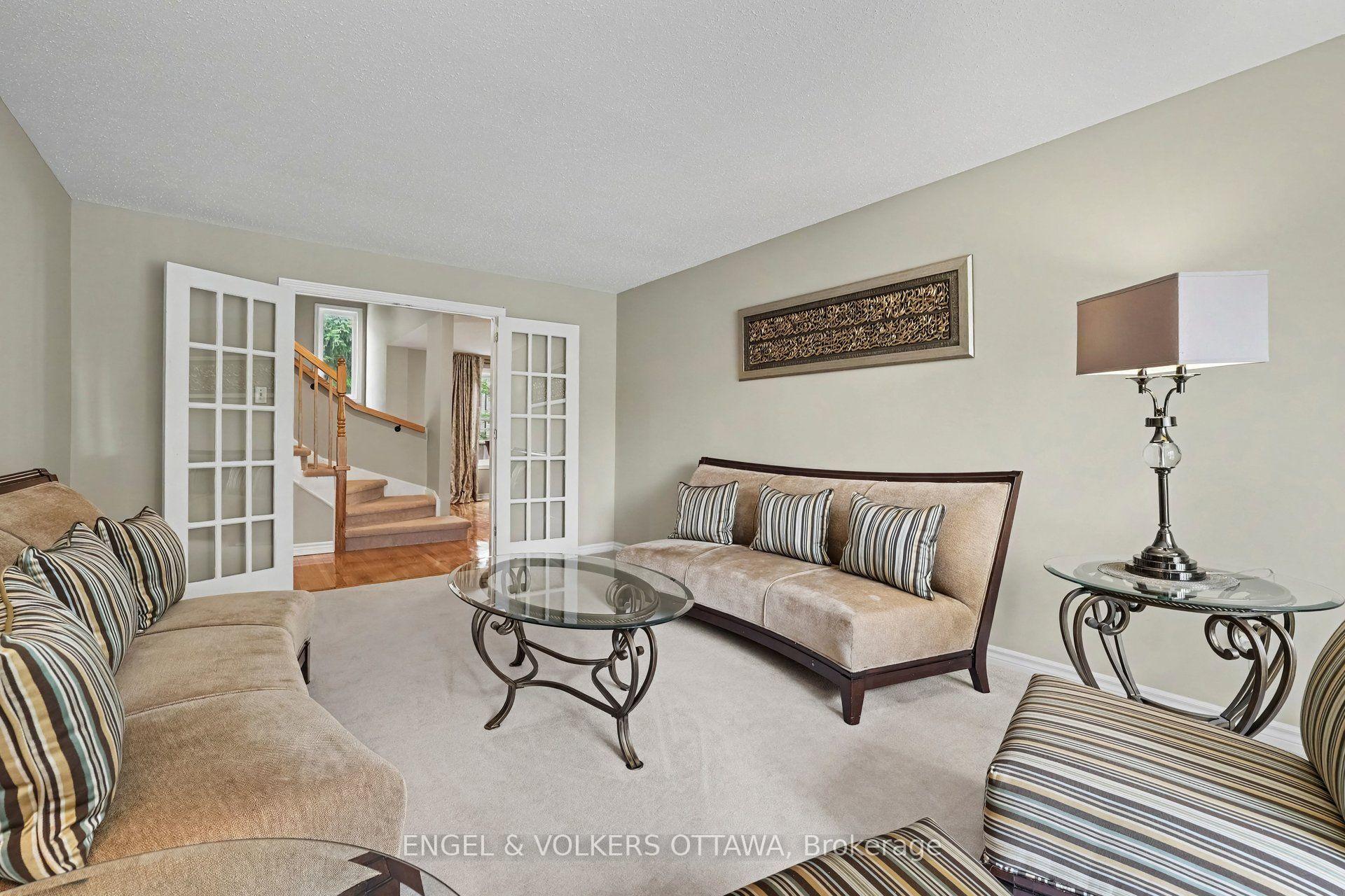 Photo 20 of 15 Archer Square, Ottawa, Hunt Club Woods — HOMEH