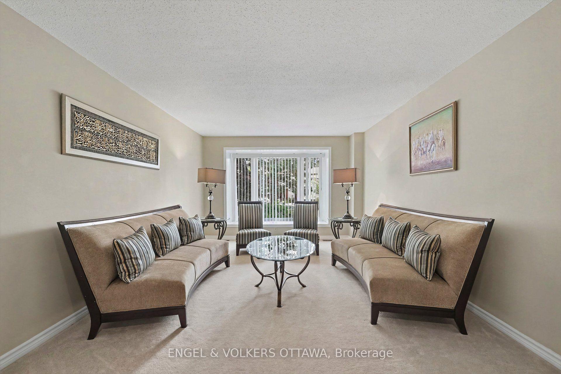 Photo 21 of 15 Archer Square, Ottawa, Hunt Club Woods — HOMEH