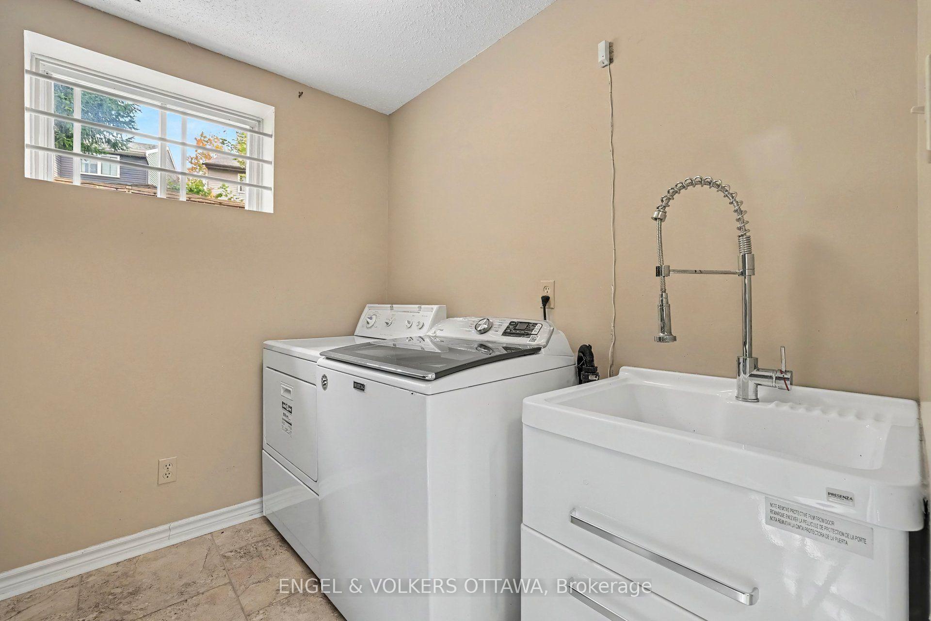 Photo 23 of 15 Archer Square, Ottawa, Hunt Club Woods — HOMEH
