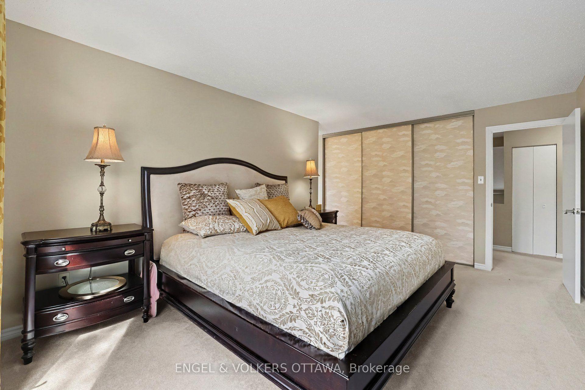 Photo 27 of 15 Archer Square, Ottawa, Hunt Club Woods — HOMEH
