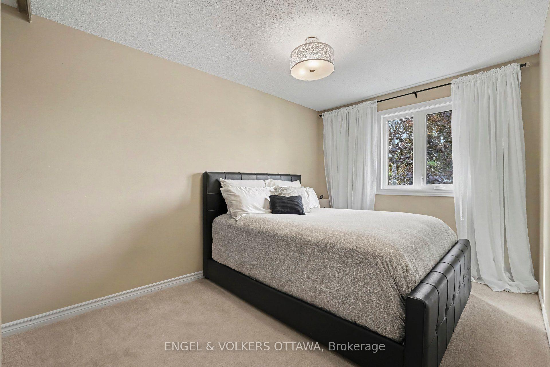 Photo 30 of 15 Archer Square, Ottawa, Hunt Club Woods — HOMEH