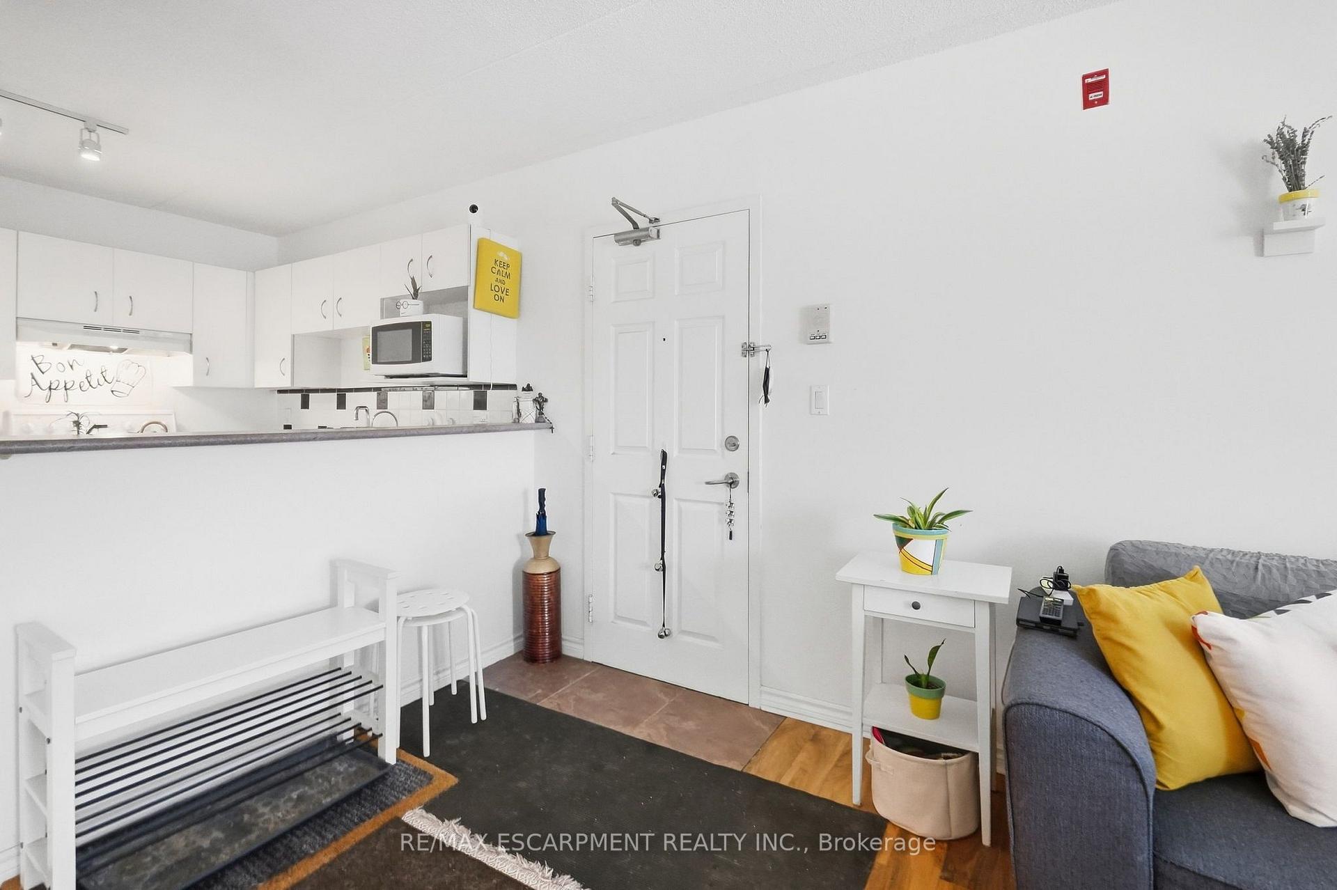 Photo 5 of Unit 310, 4025 Kilmer Drive, Burlington, Tansley — HOMEH