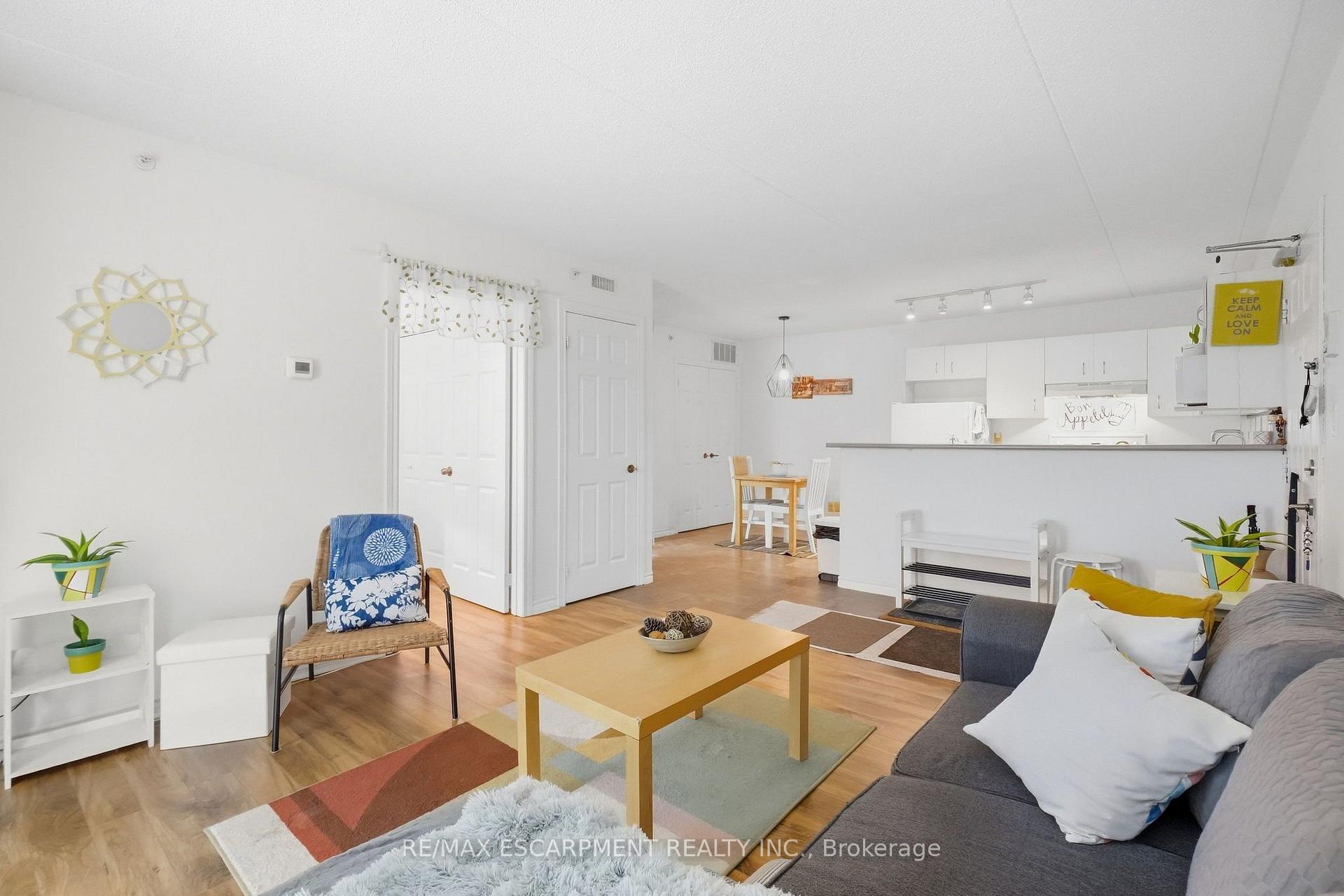 Photo 11 of Unit 310, 4025 Kilmer Drive, Burlington, Tansley — HOMEH