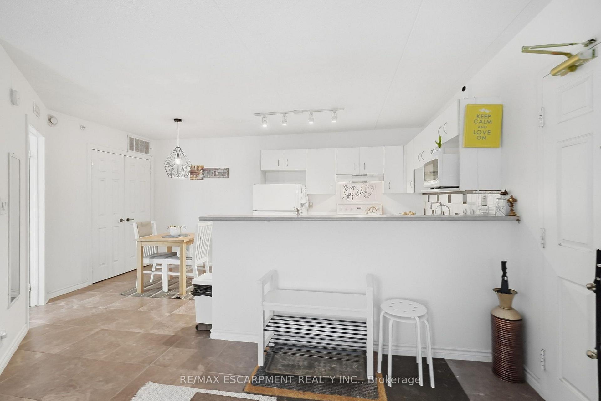 Photo 15 of Unit 310, 4025 Kilmer Drive, Burlington, Tansley — HOMEH