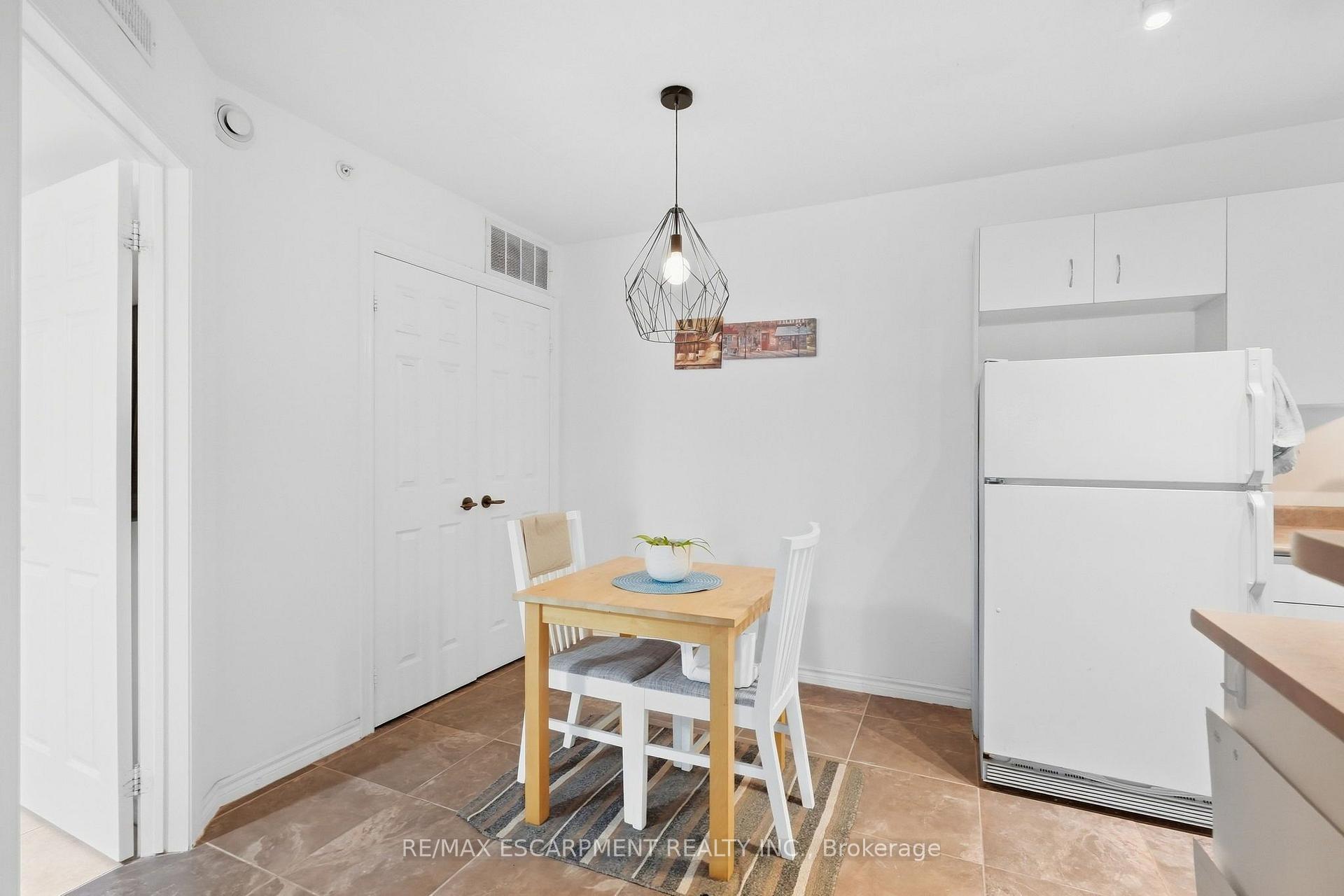 Photo 17 of Unit 310, 4025 Kilmer Drive, Burlington, Tansley — HOMEH