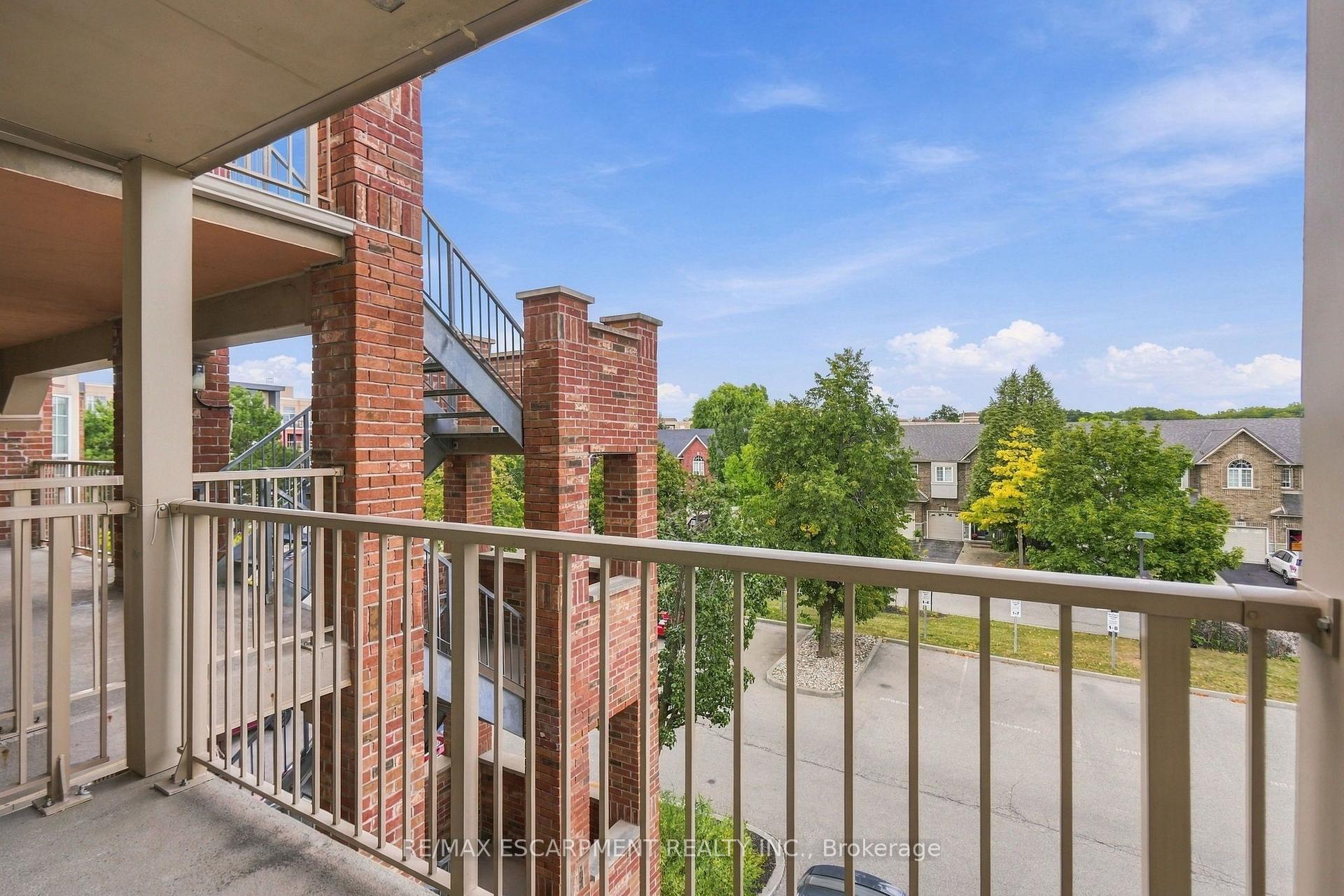 Photo 34 of Unit 310, 4025 Kilmer Drive, Burlington, Tansley — HOMEH
