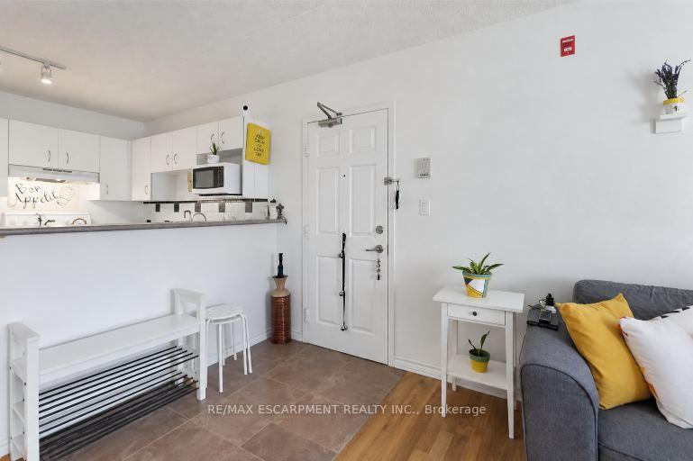 Photo 6 of Unit 310, 4025 Kilmer Drive, Burlington, Tansley — HOMEH