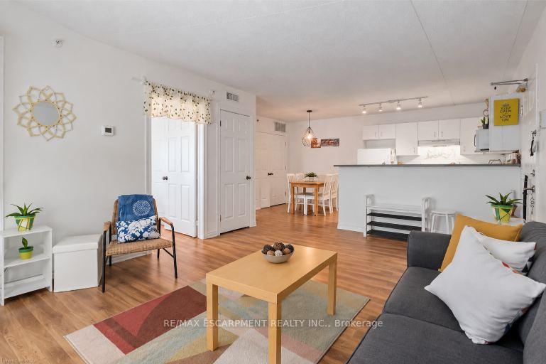 Photo 12 of Unit 310, 4025 Kilmer Drive, Burlington, Tansley — HOMEH