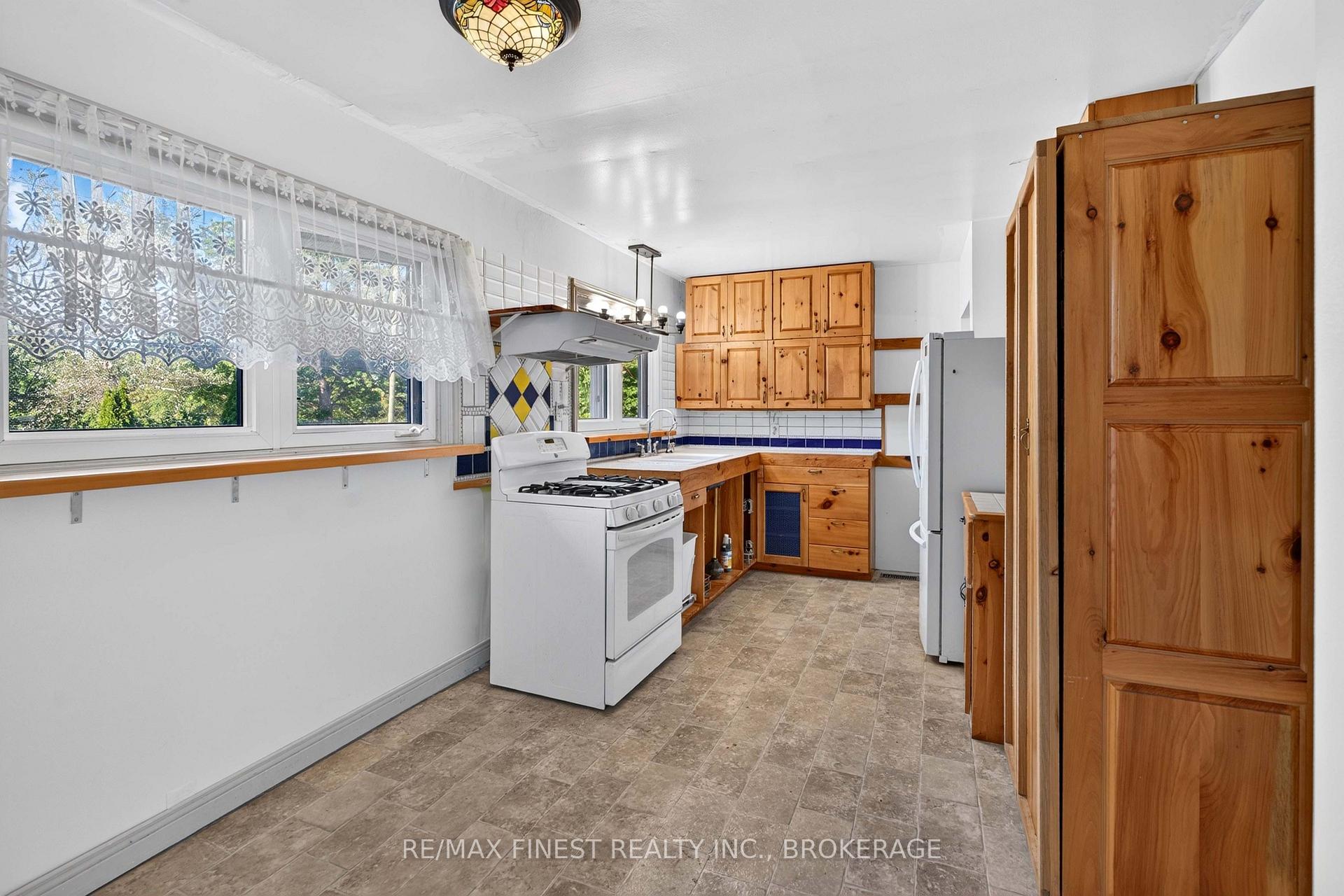 Photo 8 of 1045 Middle Road, Kingston, Kingston Mills — HOMEH