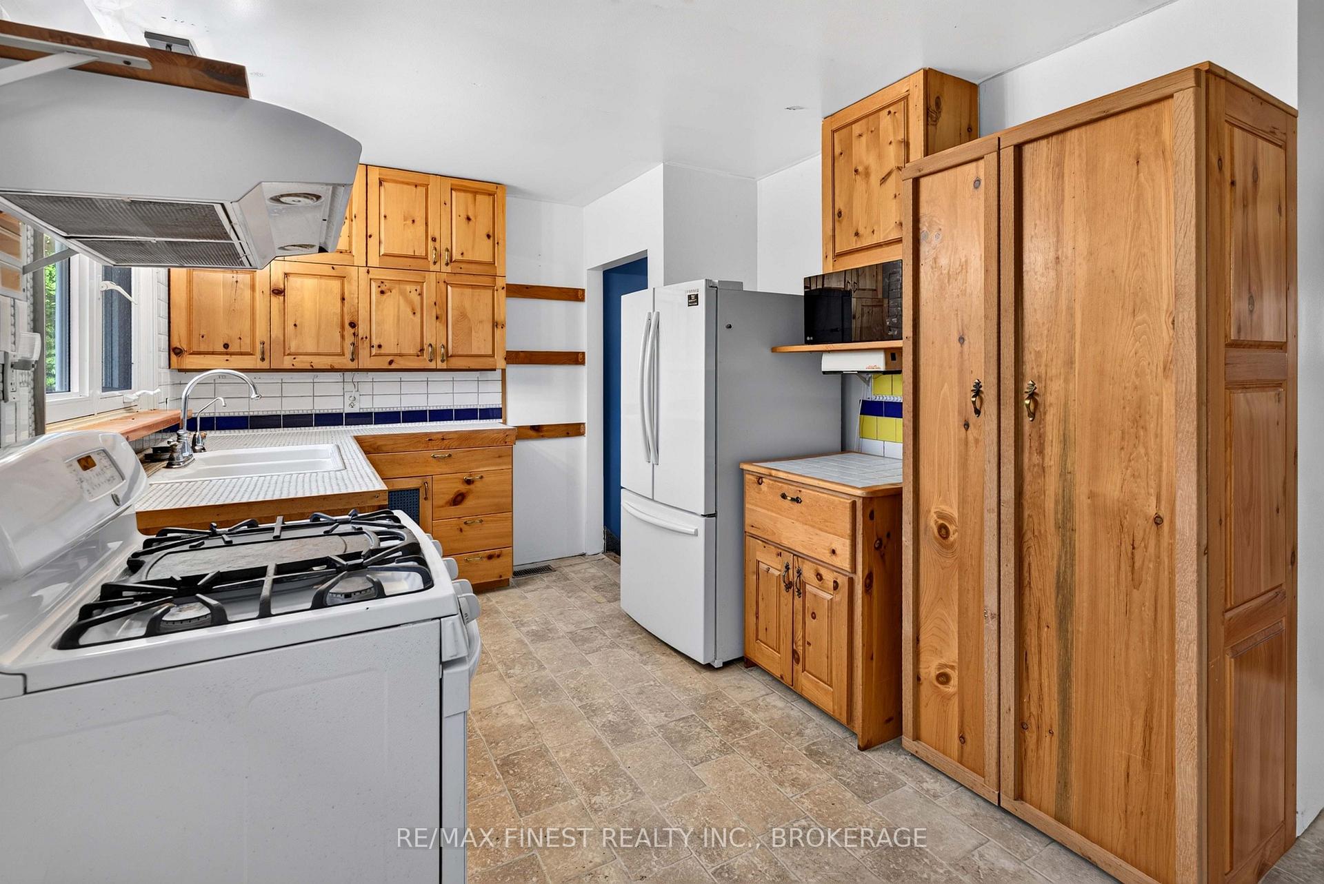 Photo 10 of 1045 Middle Road, Kingston, Kingston Mills — HOMEH