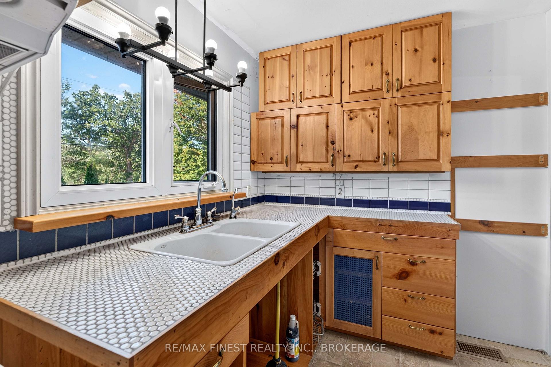 Photo 11 of 1045 Middle Road, Kingston, Kingston Mills — HOMEH