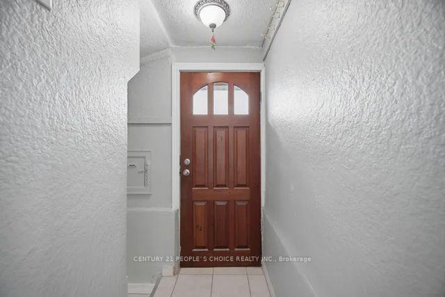 Photo 2 of Unit -Lower, 249 Burnhamthorpe Road, Etobicoke, Islington-City Centre West — HOMEH