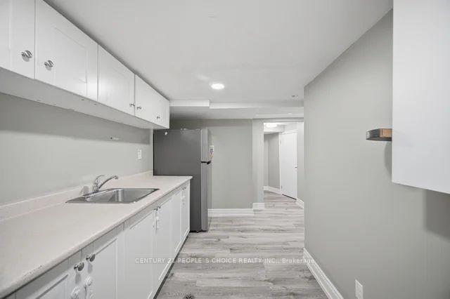 Photo 9 of Unit -Lower, 249 Burnhamthorpe Road, Etobicoke, Islington-City Centre West — HOMEH