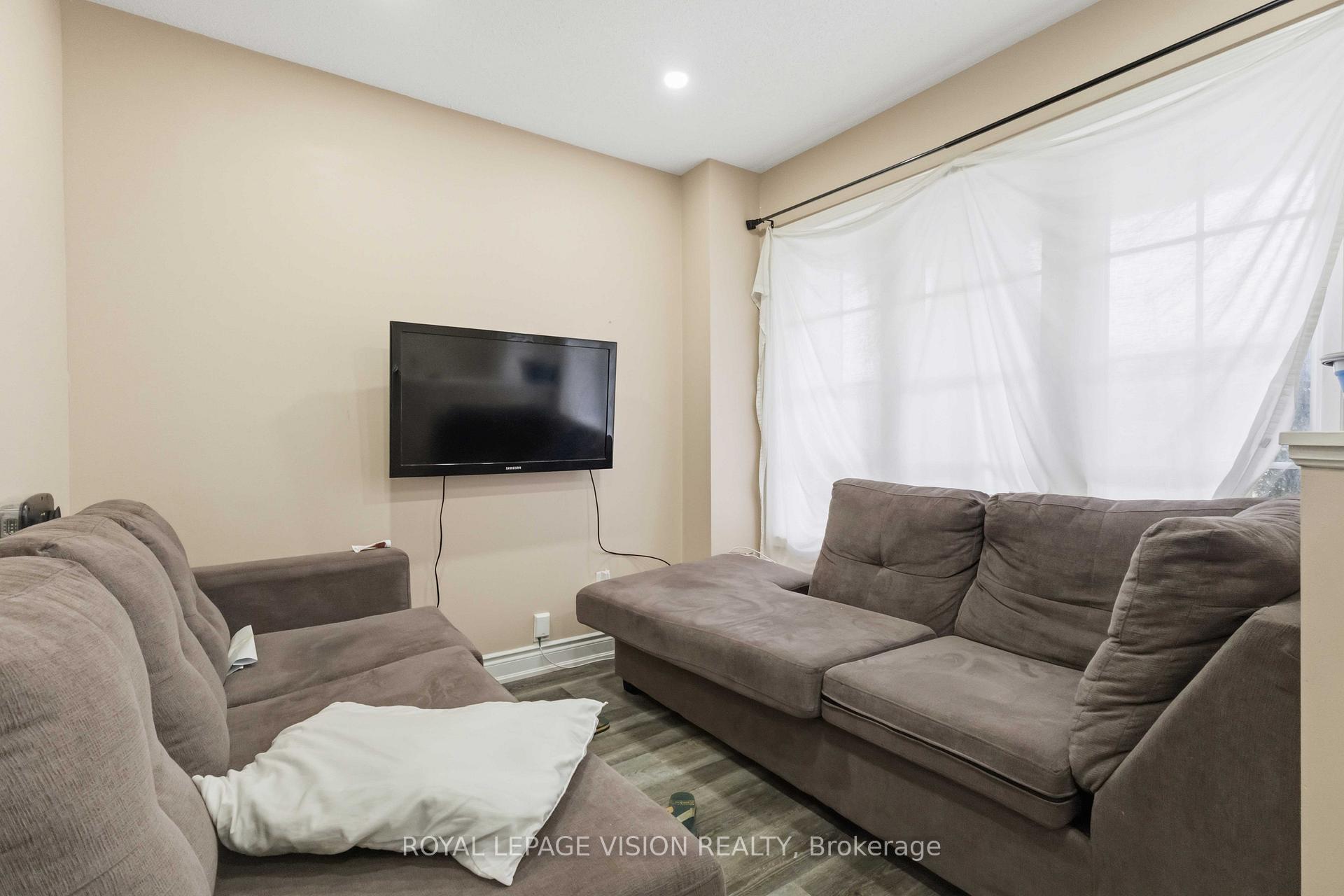 Photo 4 of 1815 Dalhousie Crescent, Oshawa, Samac — HOMEH