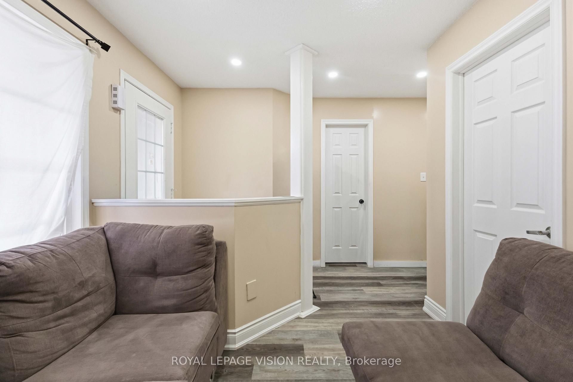 Photo 5 of 1815 Dalhousie Crescent, Oshawa, Samac — HOMEH