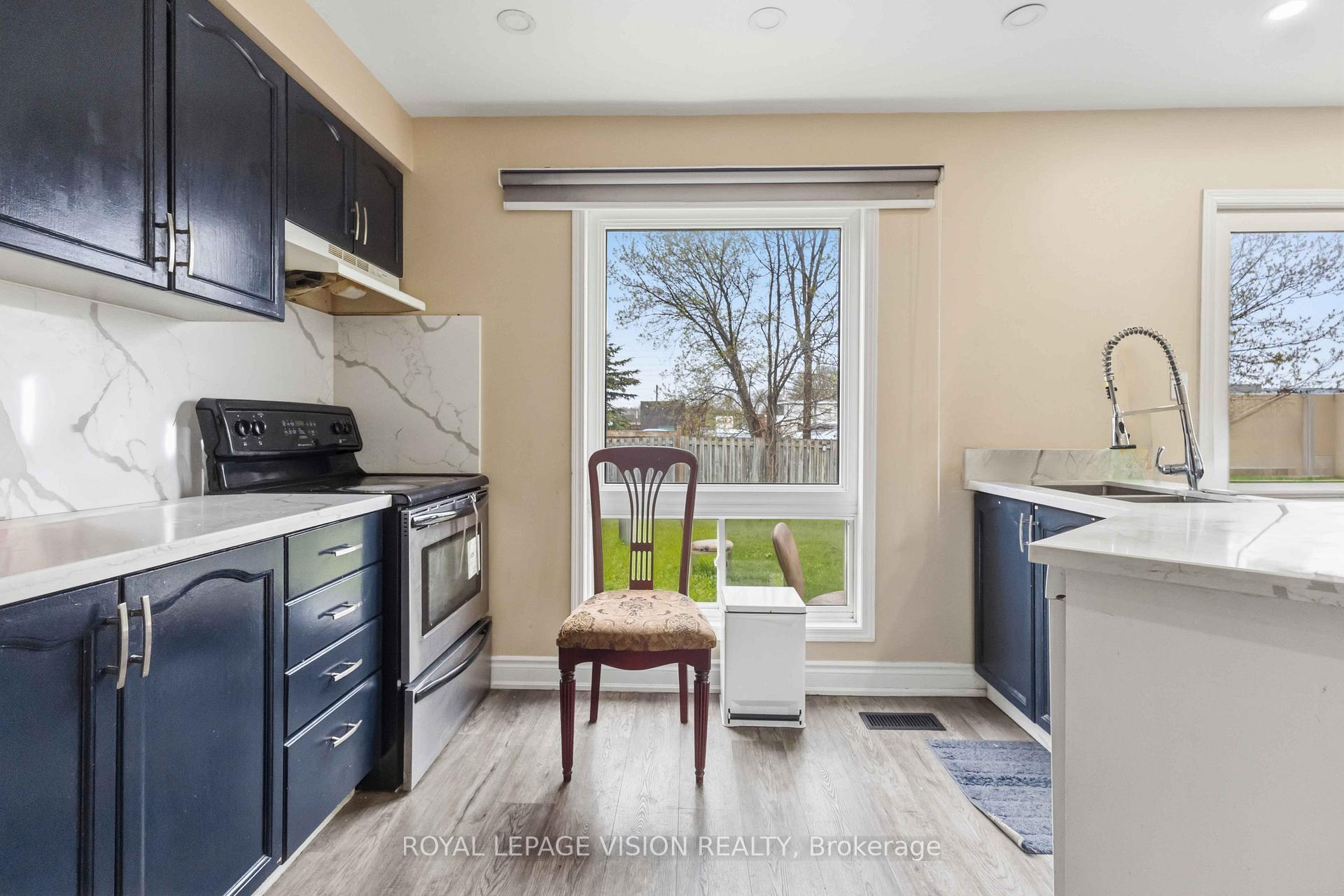 Photo 10 of 1815 Dalhousie Crescent, Oshawa, Samac — HOMEH