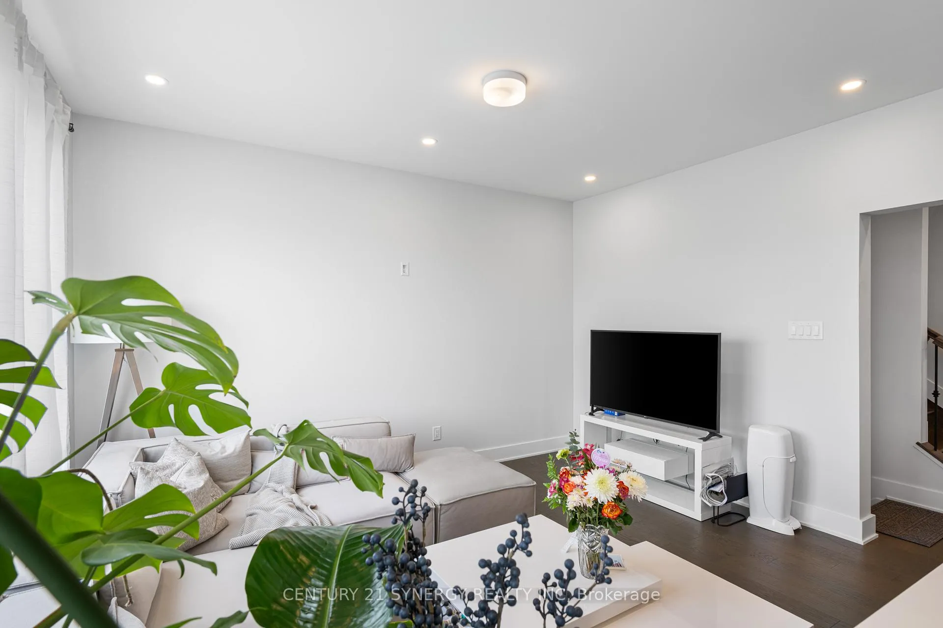 Photo 9 of 2064 Winsome Terrace, Ottawa, Fallingbrook/Gardenway South — HOMEH