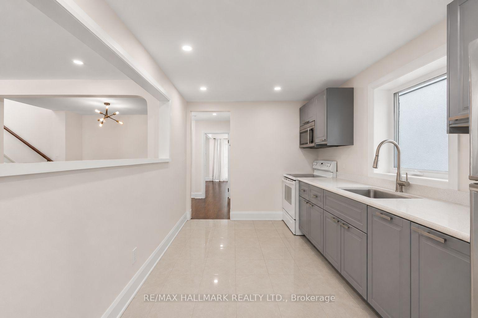 Photo 7 of 8 Davies Crescent, Toronto, East York — HOMEH