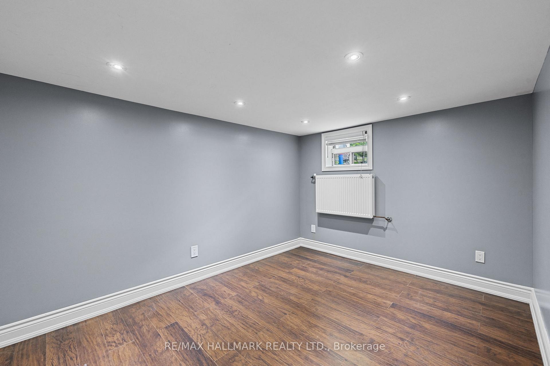 Photo 23 of 8 Davies Crescent, Toronto, East York — HOMEH