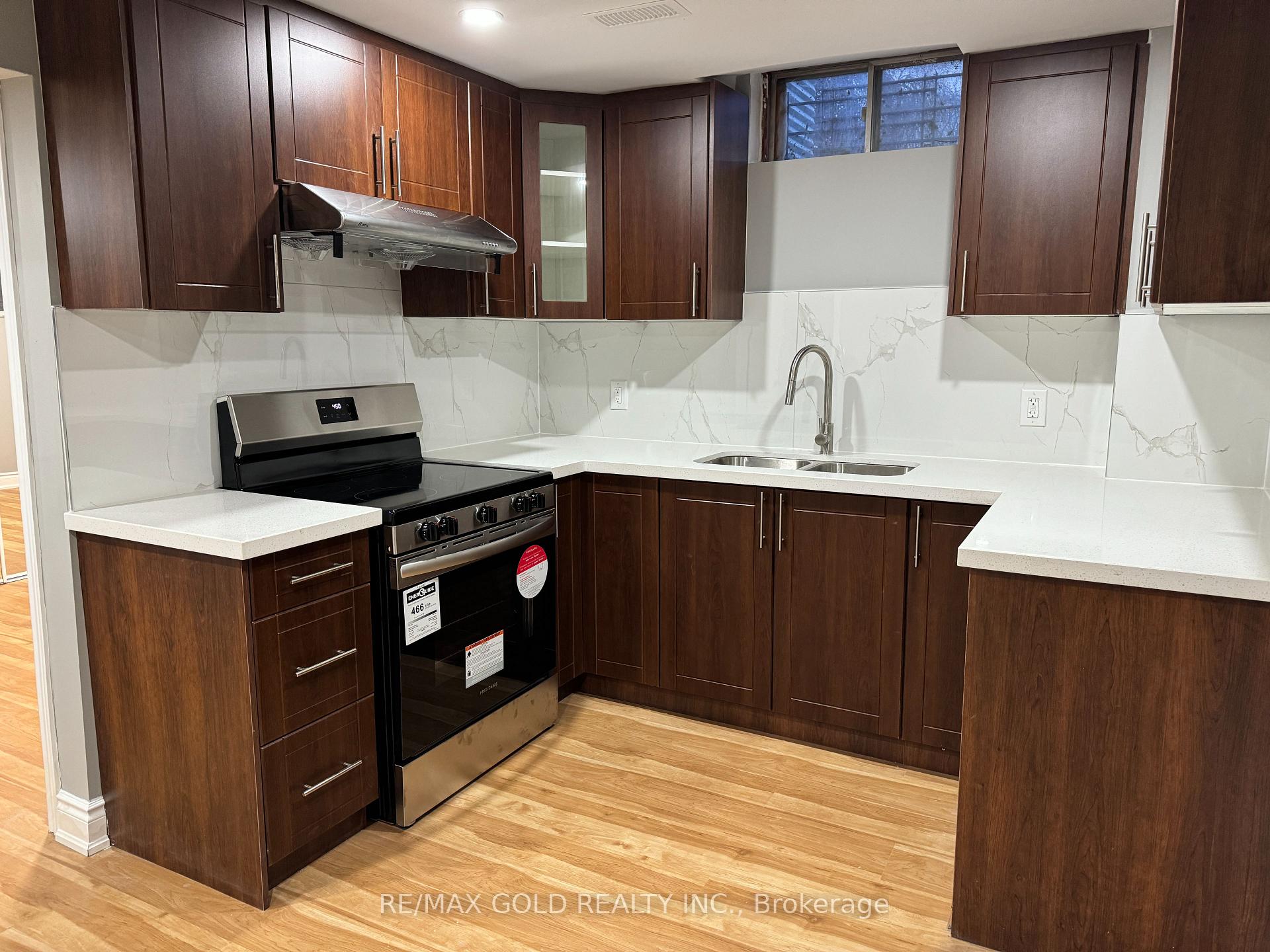 Photo 4 of Unit Bsmt, 4 Hall Crescent, Brampton, Northwood Park — HOMEH