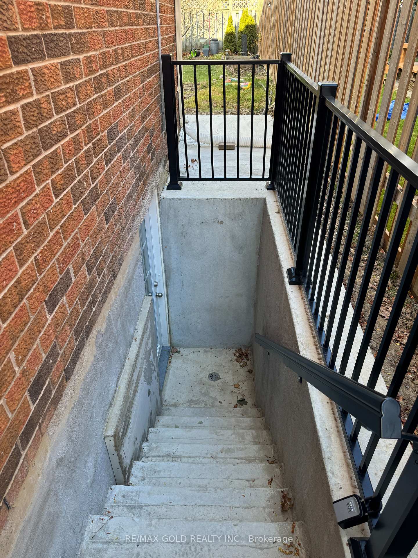 Photo 12 of Unit Bsmt, 4 Hall Crescent, Brampton, Northwood Park — HOMEH