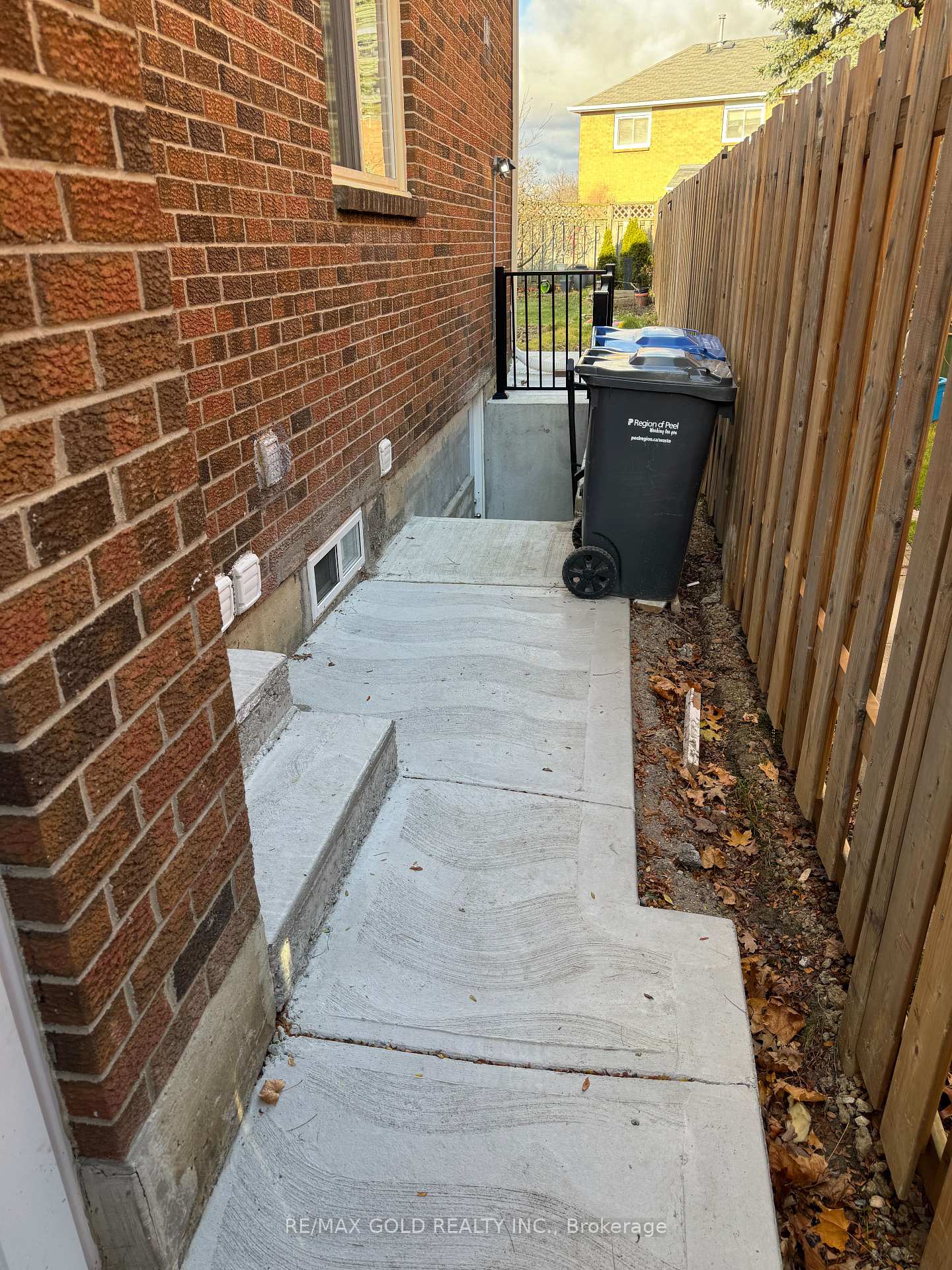 Photo 13 of Unit Bsmt, 4 Hall Crescent, Brampton, Northwood Park — HOMEH