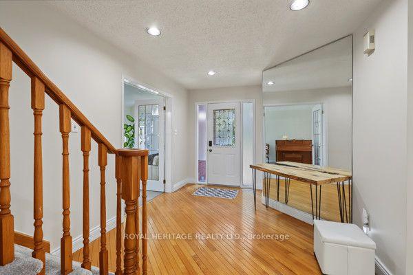 Photo 3 of 19 Peachtree Crescent, Clarington, Bowmanville — HOMEH