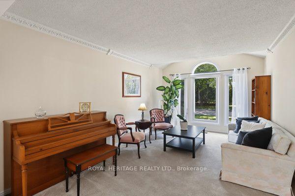 Photo 6 of 19 Peachtree Crescent, Clarington, Bowmanville — HOMEH