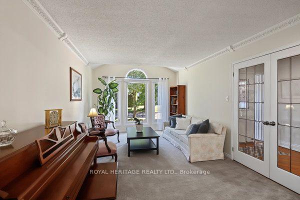 Photo 7 of 19 Peachtree Crescent, Clarington, Bowmanville — HOMEH