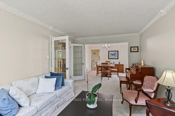 Photo 8 of 19 Peachtree Crescent, Clarington, Bowmanville — HOMEH