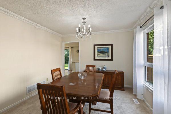 Photo 10 of 19 Peachtree Crescent, Clarington, Bowmanville — HOMEH
