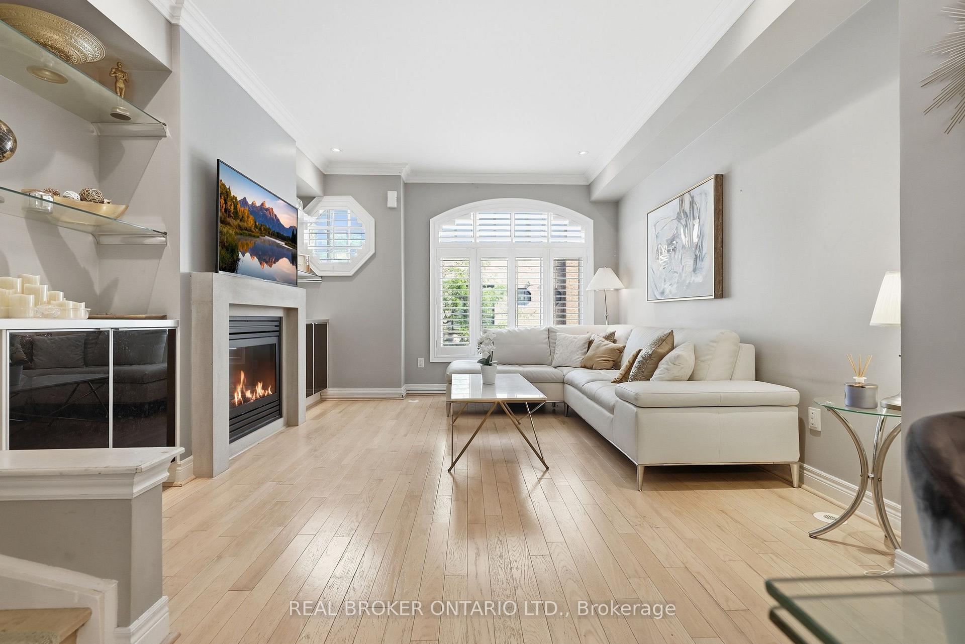 Photo 13 of 39 Lobo Mews, Etobicoke, Islington-City Centre West — HOMEH