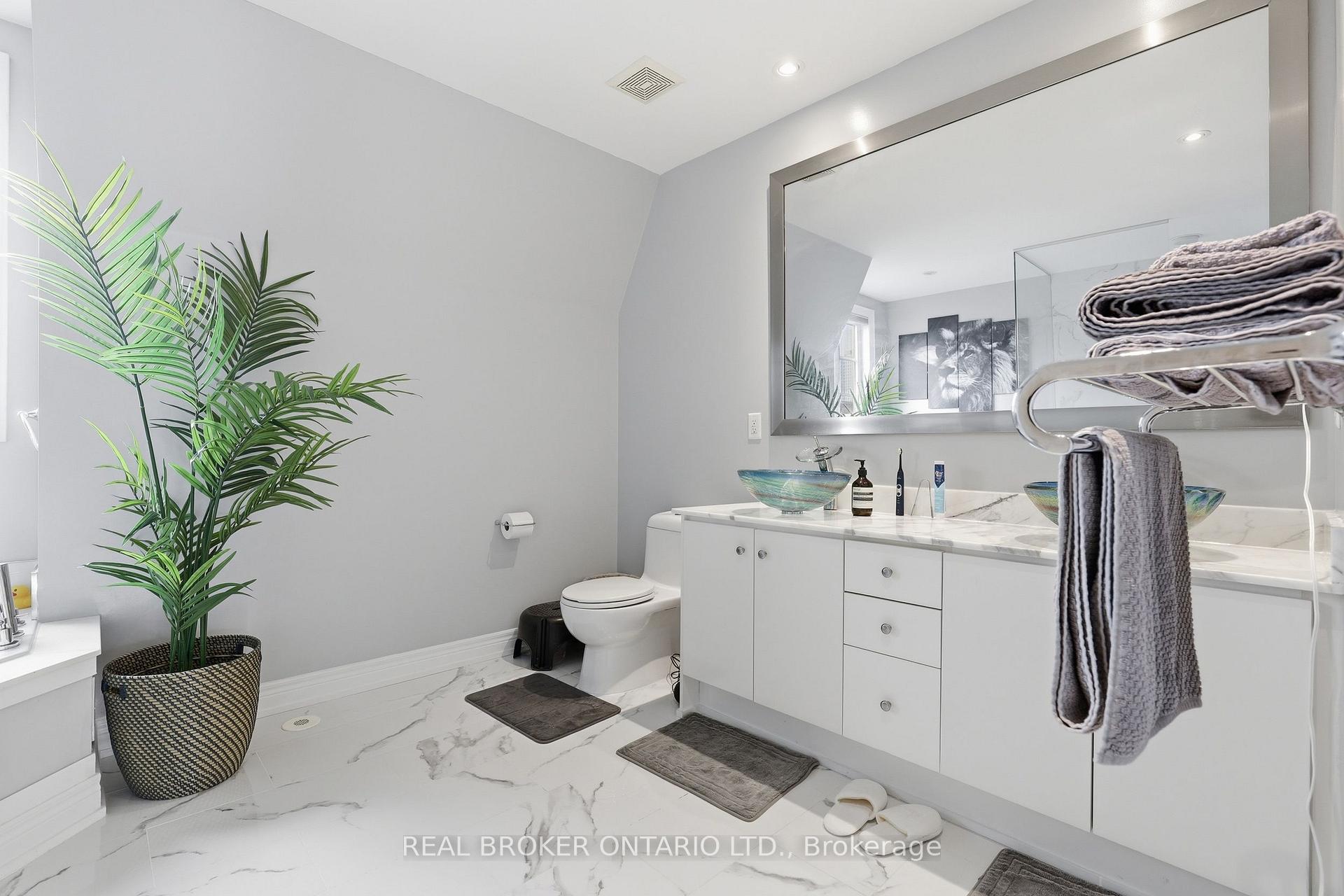Photo 21 of 39 Lobo Mews, Etobicoke, Islington-City Centre West — HOMEH