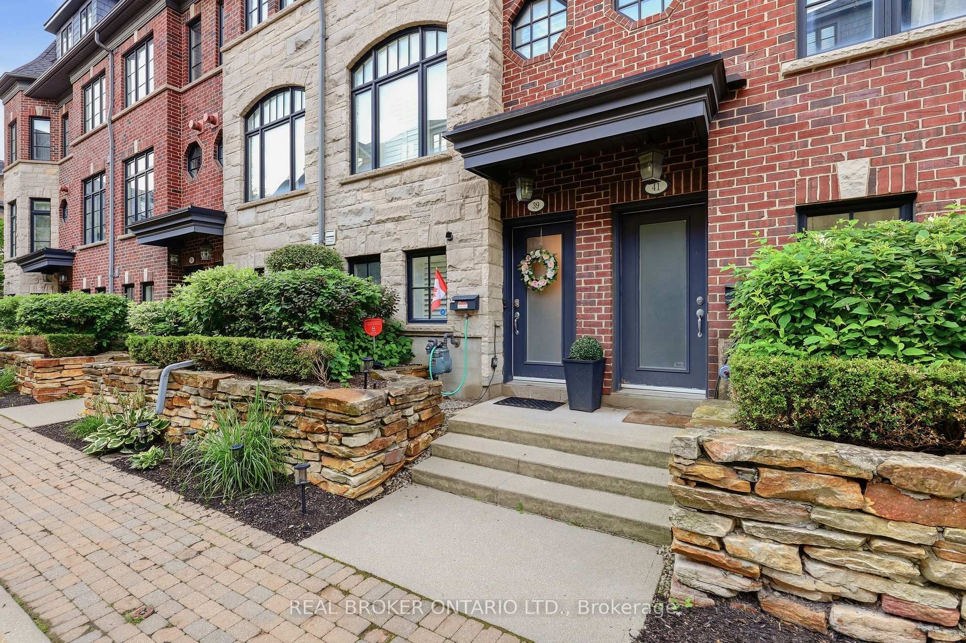 Photo 24 of 39 Lobo Mews, Etobicoke, Islington-City Centre West — HOMEH