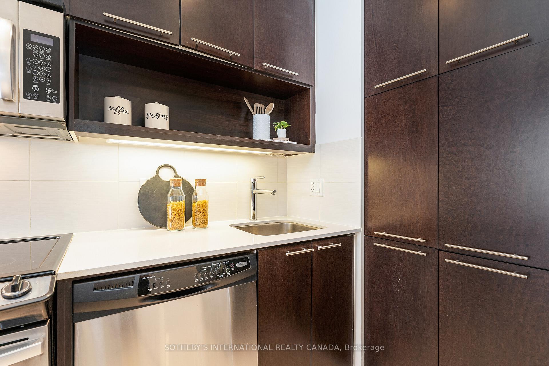 Photo 6 of Unit 824, 100 Harrison Garden Boulevard, North York, Willowdale East — HOMEH