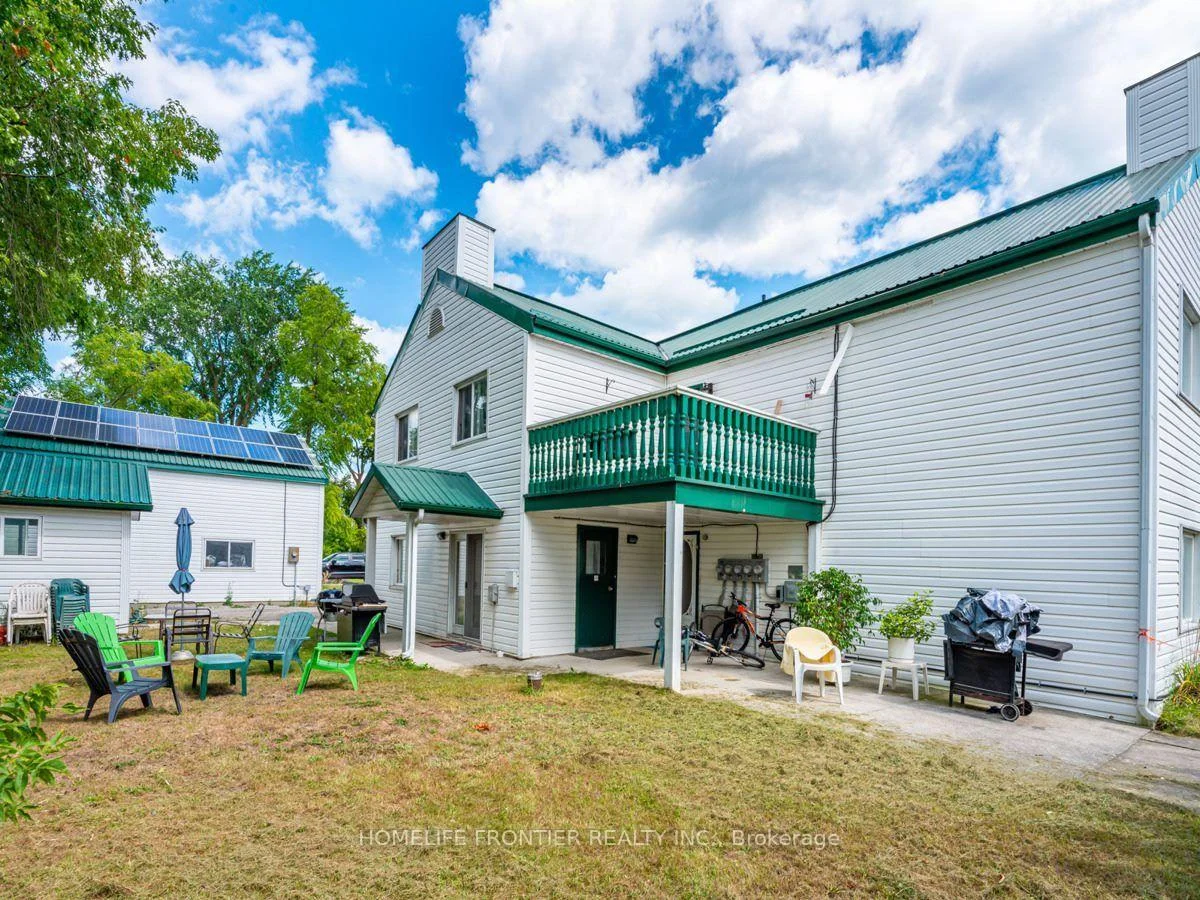 Photo 3 of Unit 4, 1015 Arnold Street, Innisfil, Rural Innisfil — HOMEH