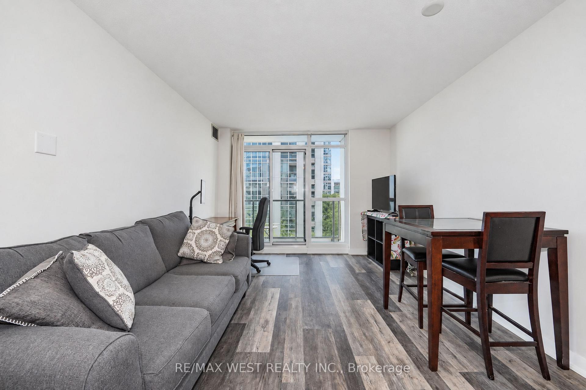 Photo 2 of Unit 522, 600 Fleet Street, Toronto, Niagara — HOMEH