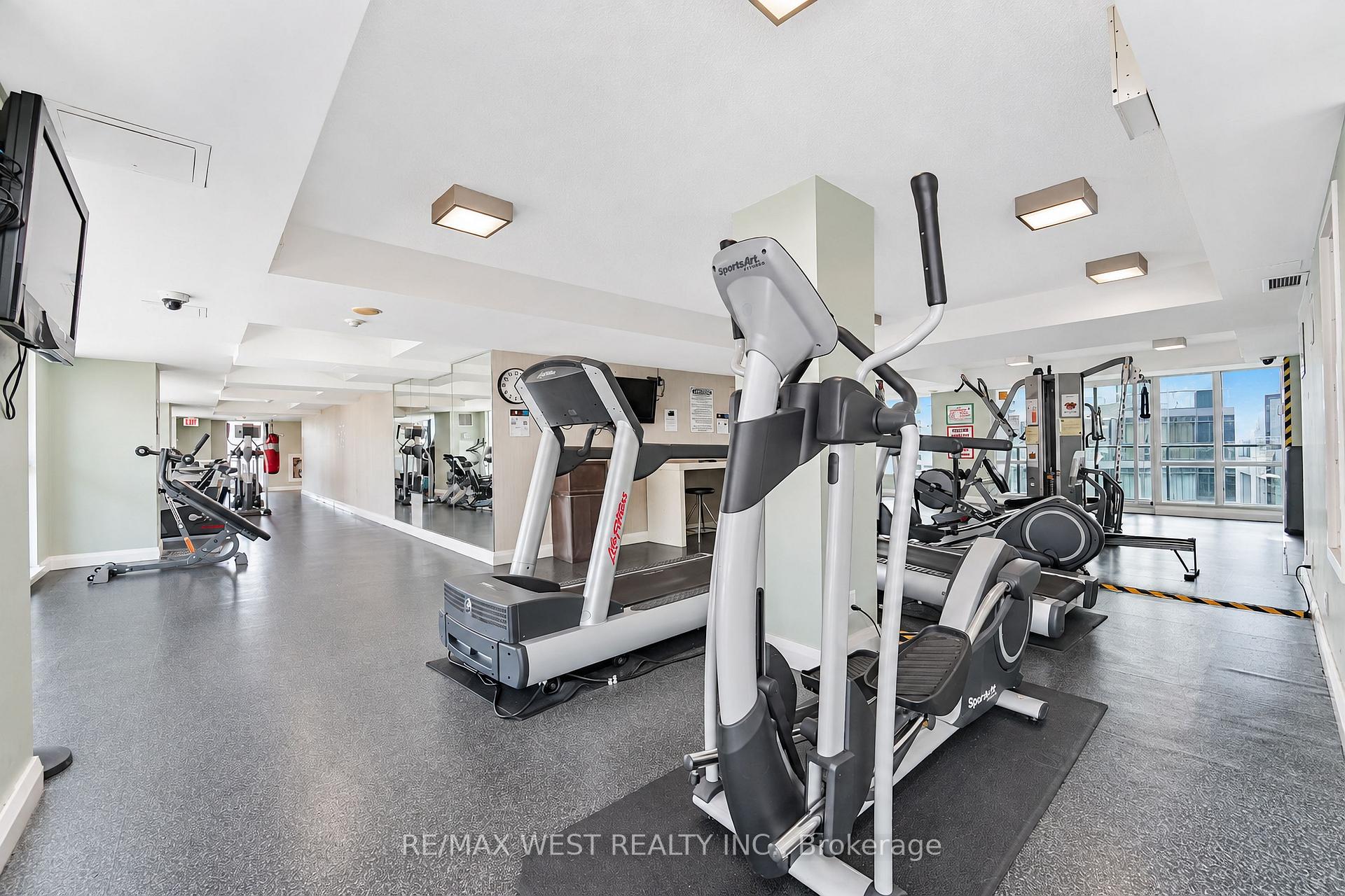 Photo 9 of Unit 522, 600 Fleet Street, Toronto, Niagara — HOMEH