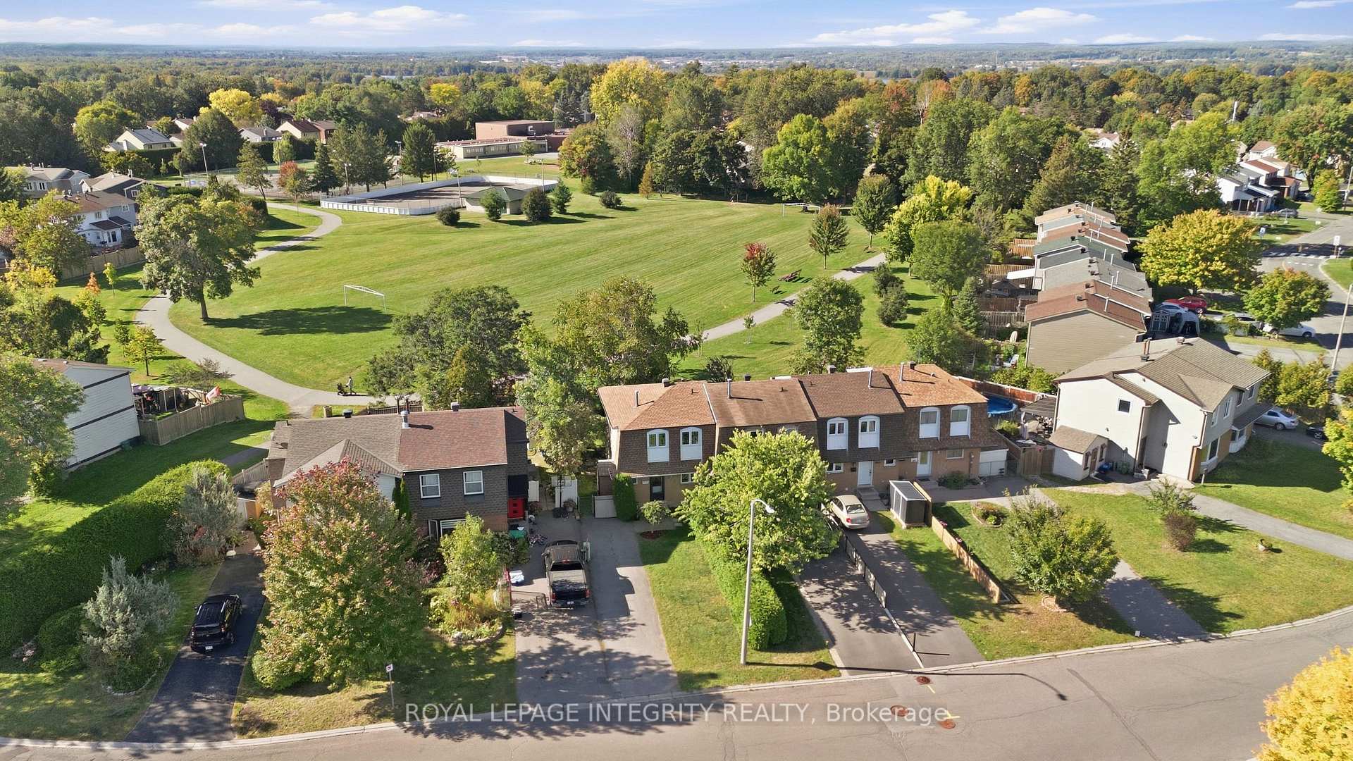 Photo 2 of 909 Lawnsberry Drive, Ottawa, Chatelaine Village — HOMEH