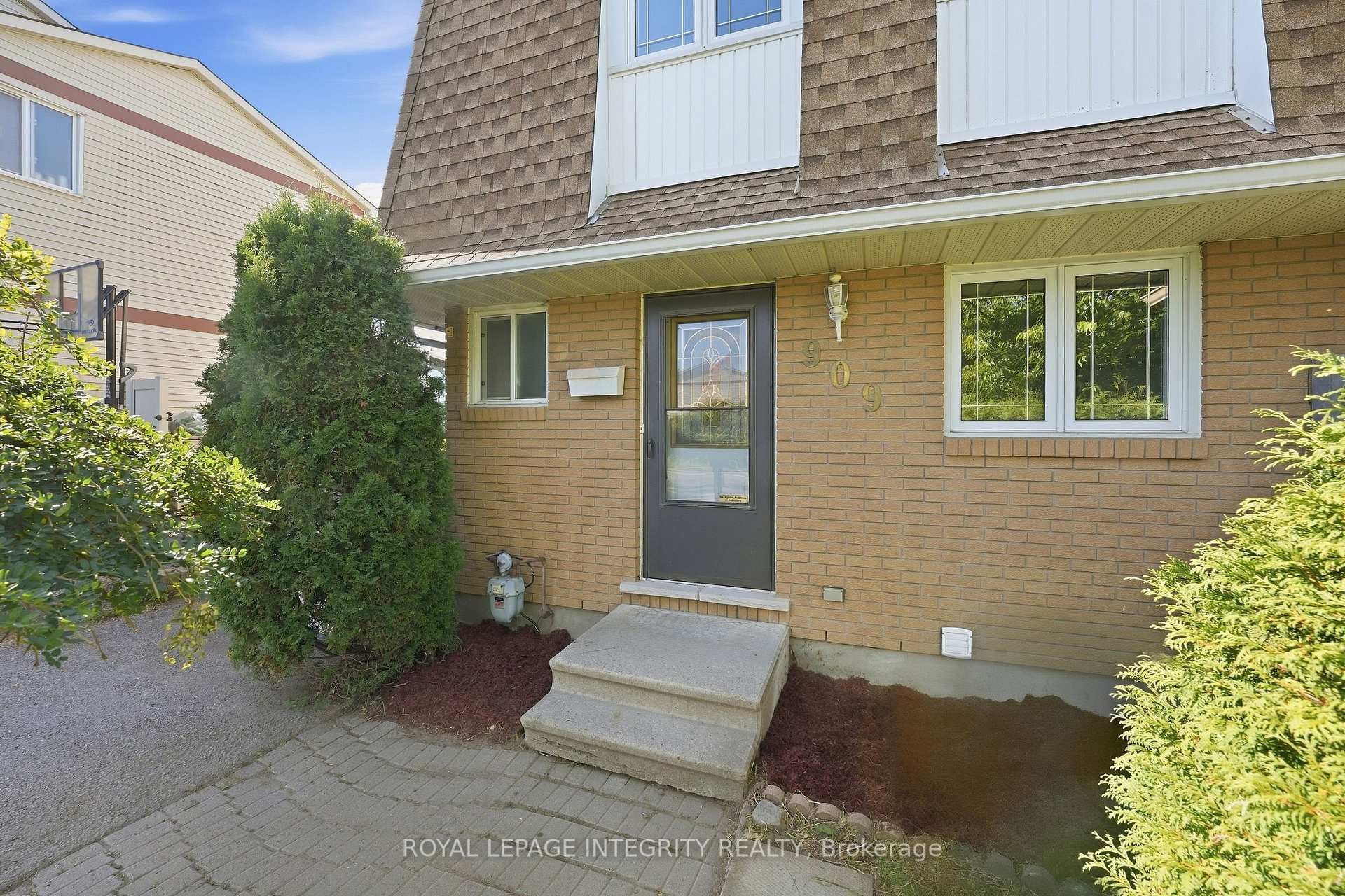 Photo 4 of 909 Lawnsberry Drive, Ottawa, Chatelaine Village — HOMEH