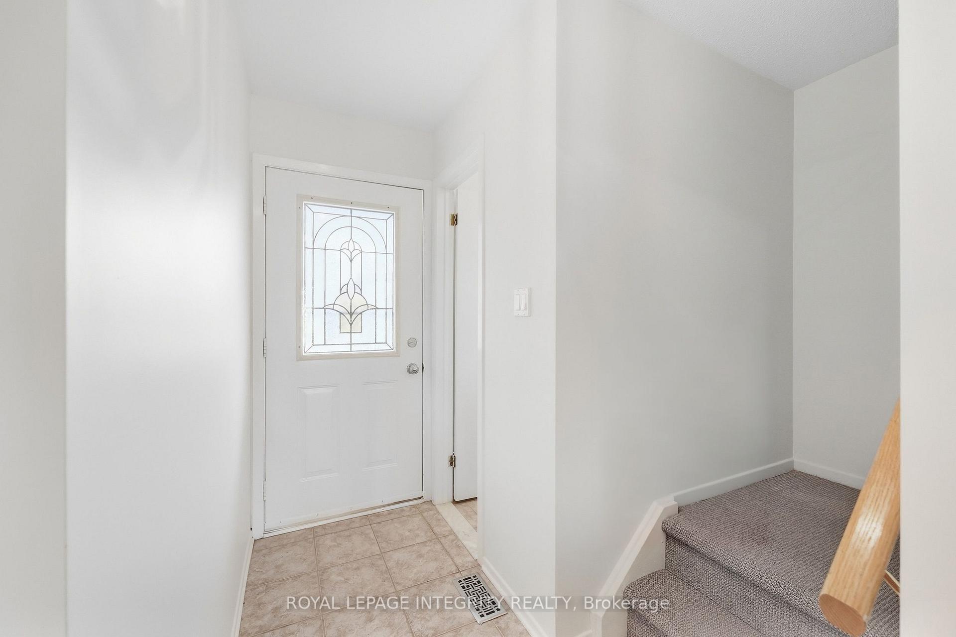 Photo 5 of 909 Lawnsberry Drive, Ottawa, Chatelaine Village — HOMEH