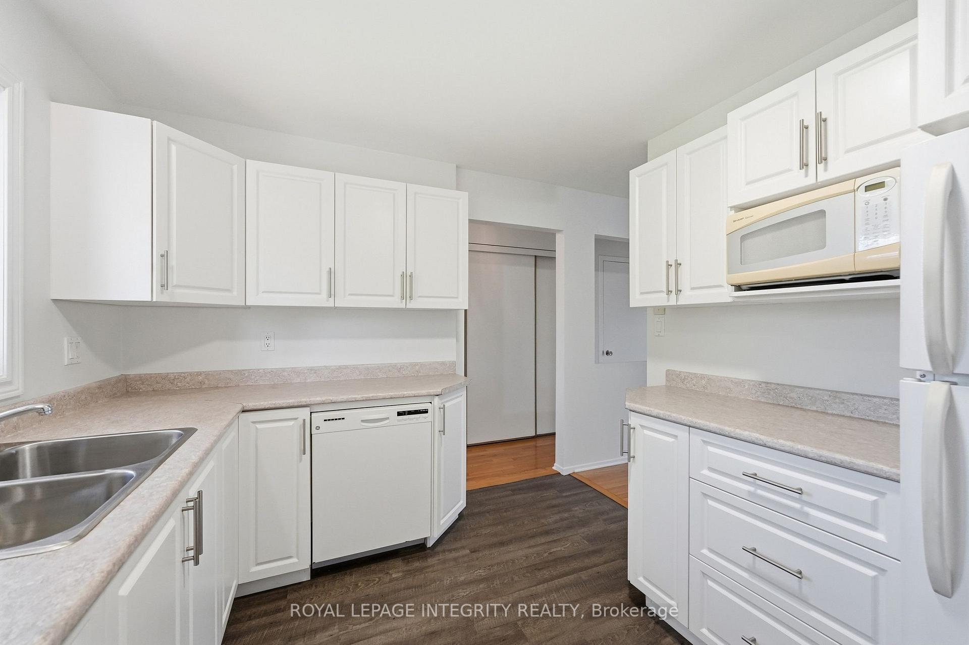 Photo 10 of 909 Lawnsberry Drive, Ottawa, Chatelaine Village — HOMEH